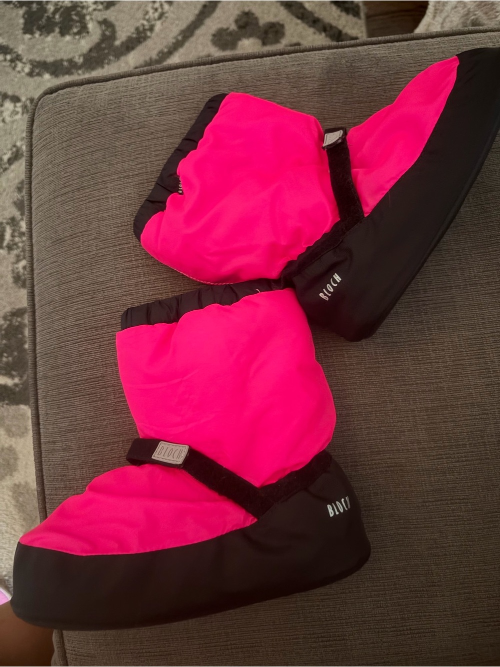 BLOCH children’s warm up booties for dance in size medium (12-13.5 shoe size)